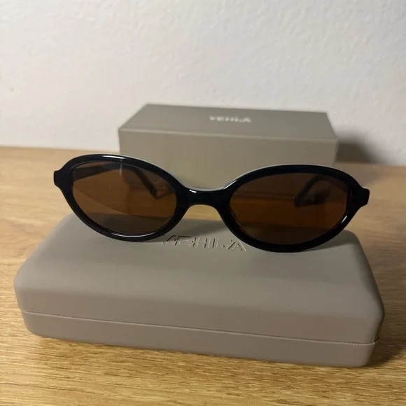 NWT VEHLA Black Oval June Sunglasses with Chocolate Lenses - Picture 3 of 11